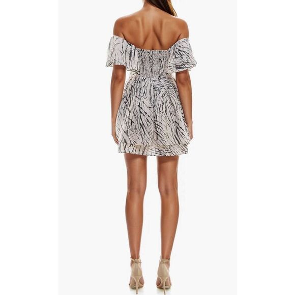 Socialite Abstract Print Off Shouldar Mini Dress Smock Back New! $118 Rayon Mini - Picture 2 of 8